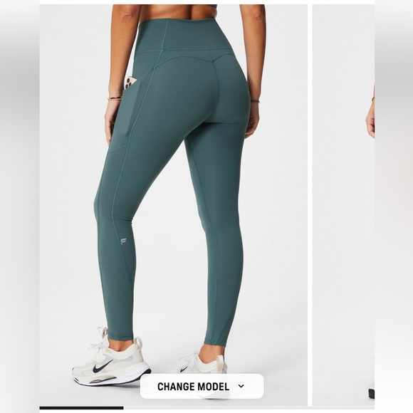 Fabletics Workout Set in XS/S, Oasis Twist Sports Bra & Leggings - Picture 3 of 12